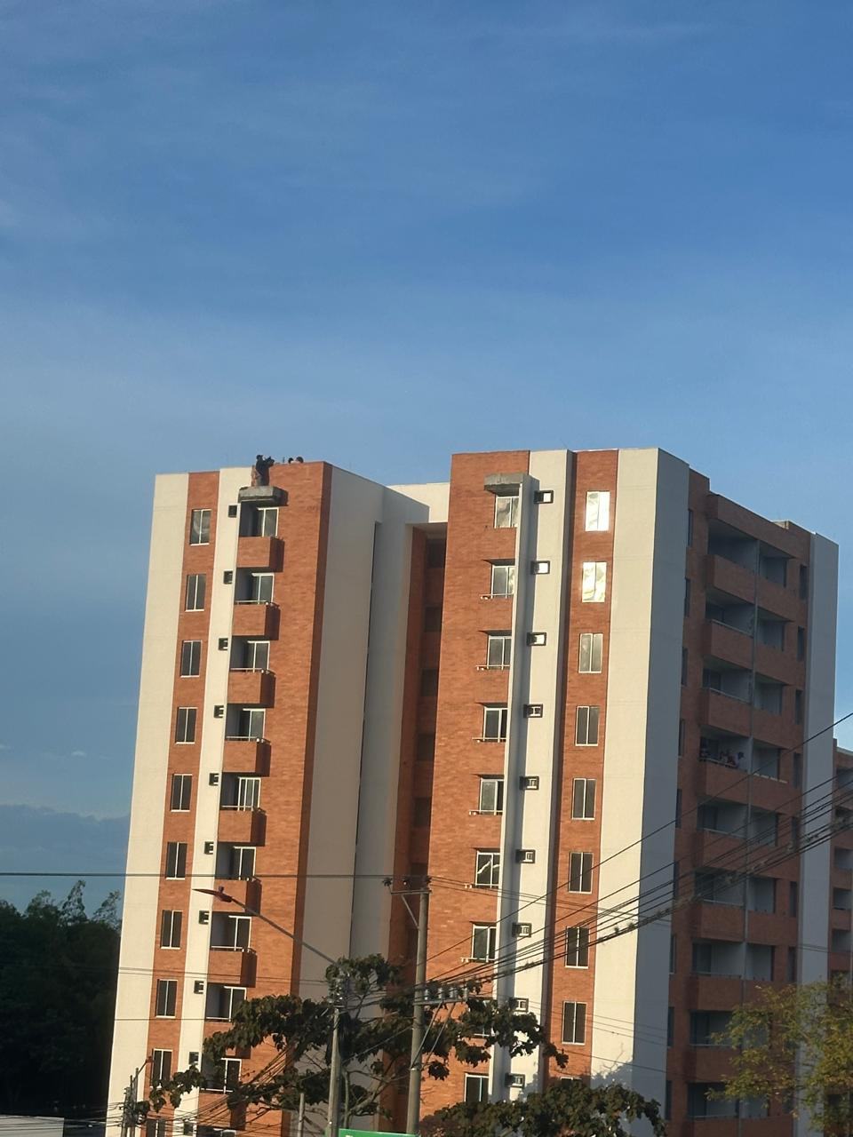 Edificio de ladrillo a la vista